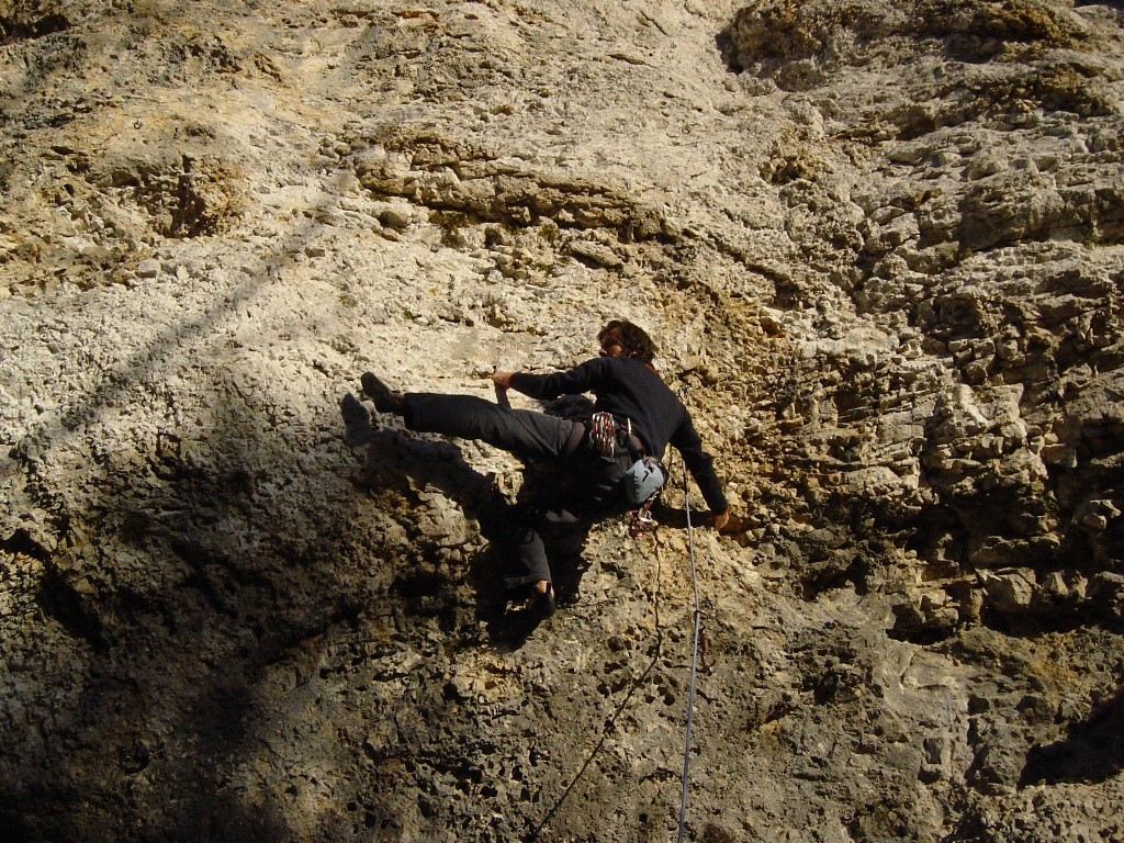 Nicolas Zambetti dans "Crystal" au secteur "Mur bleu" à Plagne, Suisse.