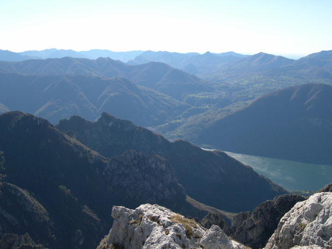 Cime dei Pizzoni viste dal Torrione di Valsolda