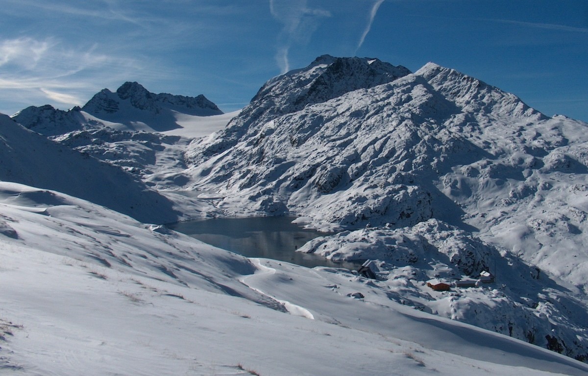 Refuge de l'Etendard, Lac Bramant et glacier de Saint Sorlin.