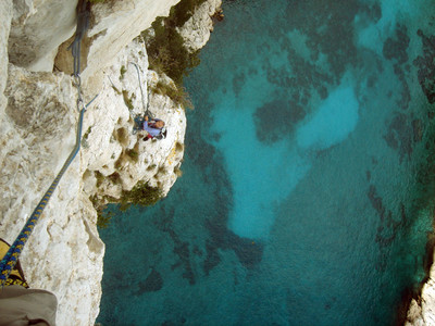 La calanque - En vau (falaise de droite) La calanque - En vau (falaise de droite)