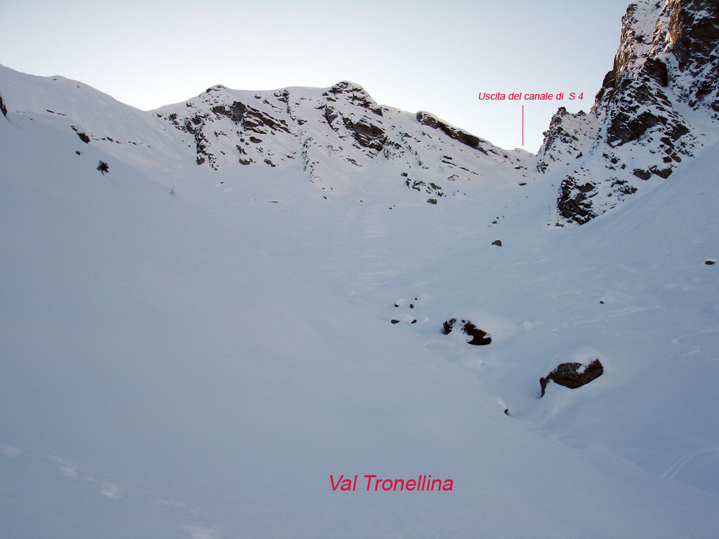 Il canalino di S 4 in Val Tronellina.