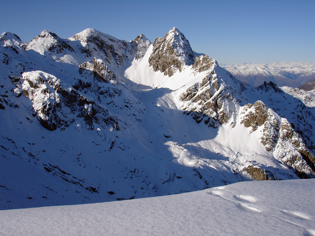 Il bel panorama dalla Cima di Val Pianella 2349 m.