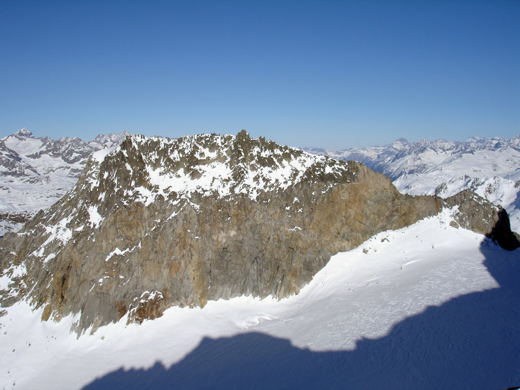 Il Witenwasserenstock 3082 m dal versante SSW, visto dal Gerenhorn 3078 m.