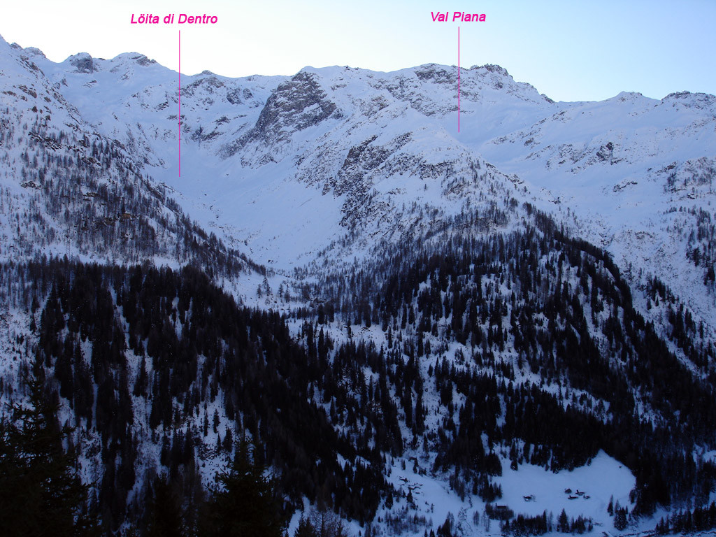 La Löita di Dentro e parte della Val Piana, viste nei pressi dell'Alpe di Pesciora.