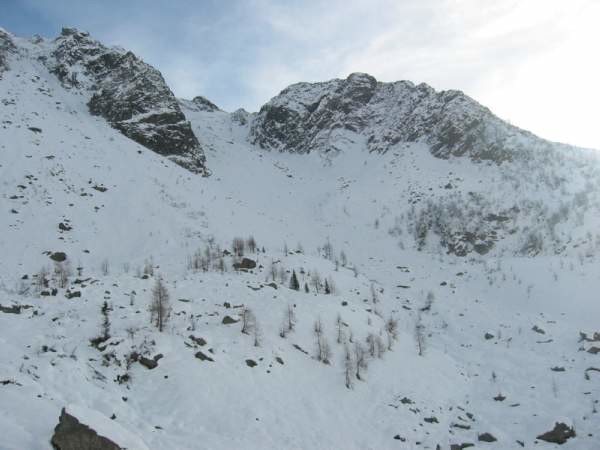 Il canalone di salita alla cima Pianone visto dall'A.Egua