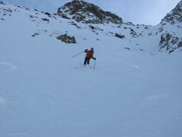 Scendendo nel canalino sotto la cresta NO della cima Pianone