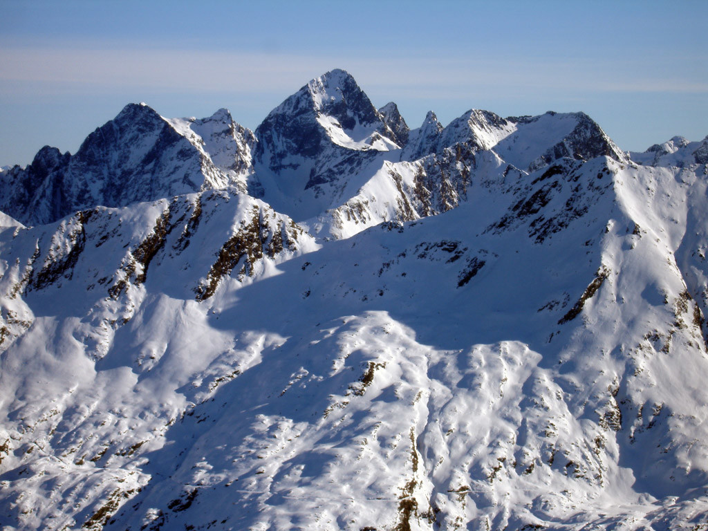 Il bel panorama dalla Cima Tonale 2544 m verso ESE.