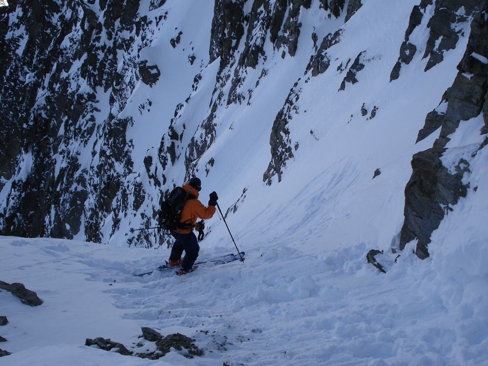 A l'attaque du couloir NW sous le Col du Belvédère