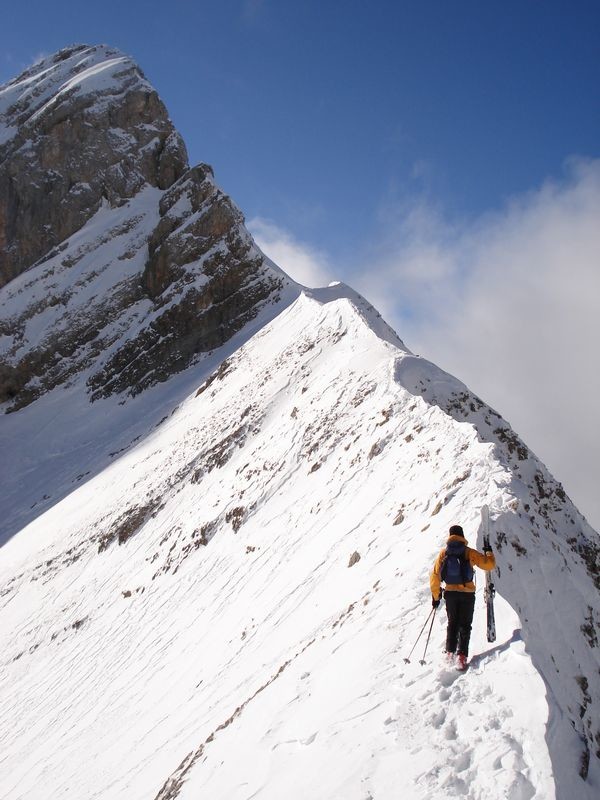 Gil sur le fil de l'arête, au Col du Rasoir