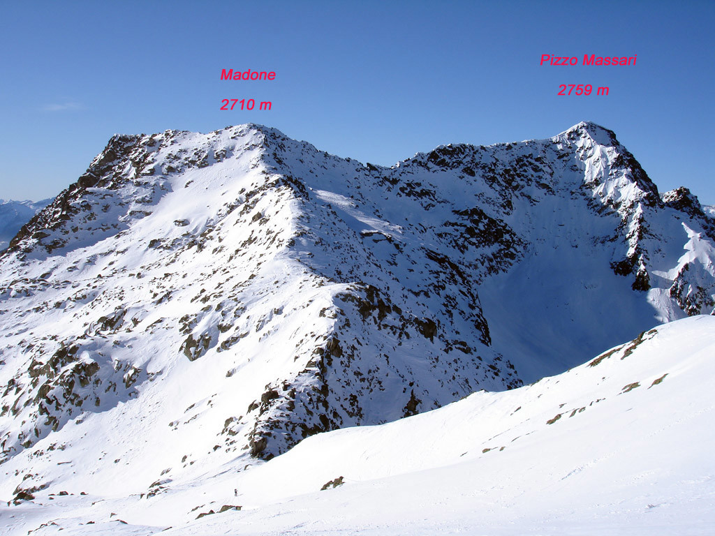 Vista verso SW, nei pressi dalla cima del Poncione di Tremorgio 2669 m.