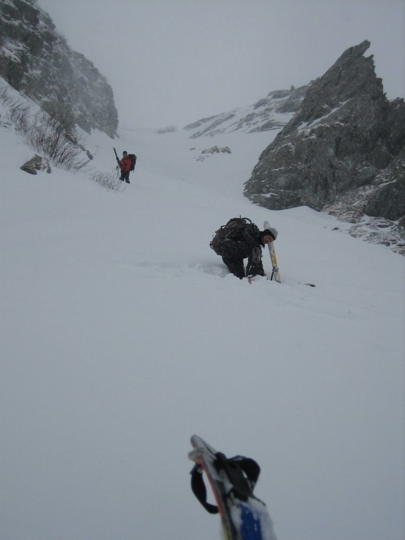 Le couloir qui débouche sur l'arête N de la Pointe du Sifflet