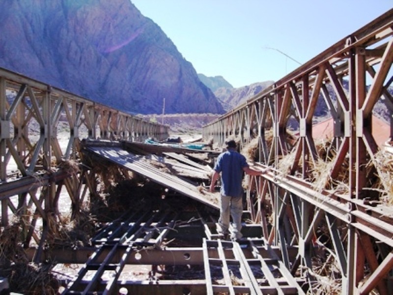 Expédition au Pico Polaco et Pico Negro. Approche : pont endommagé