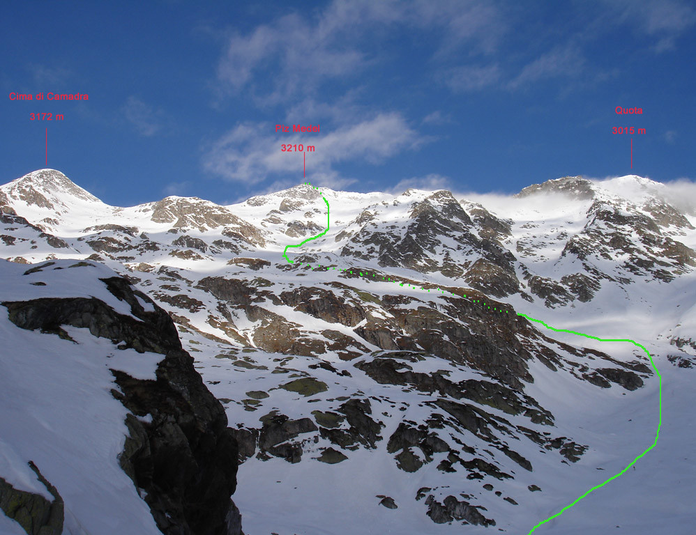 Il versante SE della costiera Cima di Camadra , Piz Medel, e quota 3015 m, Val Camadra.