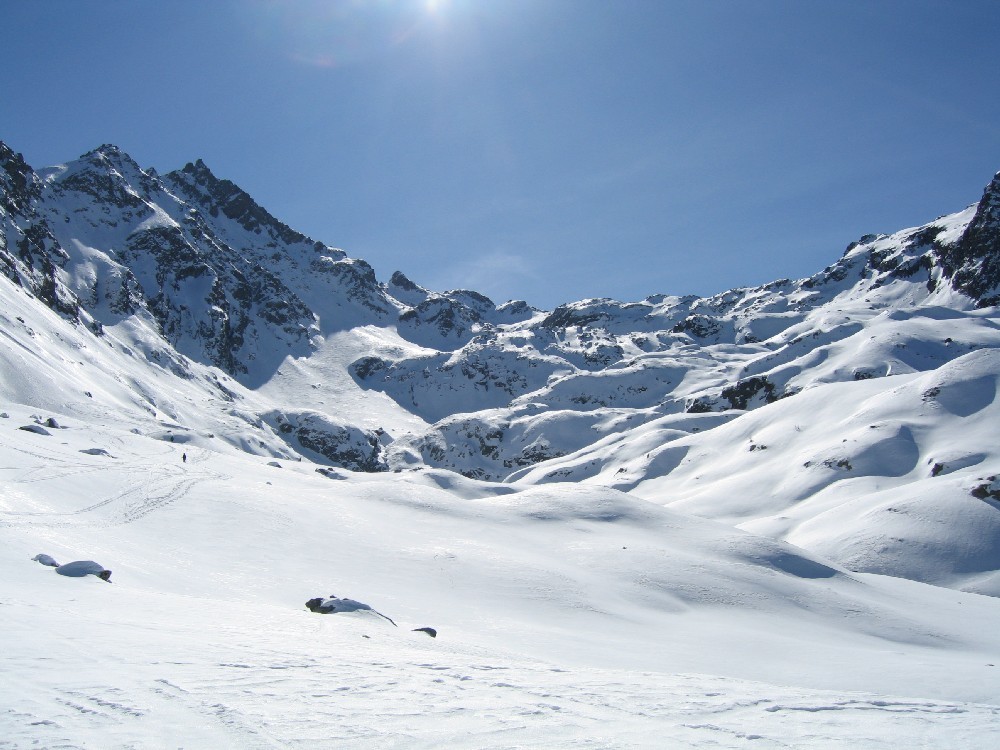 Il tratto intermedio:dopo un lungo traverso ripidi pendii da farsi solo con neve sicura