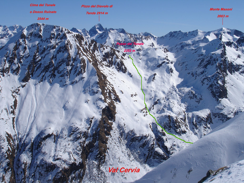 Panorama verso Est, dalla cima della Sponda Camoscera 2452 m.