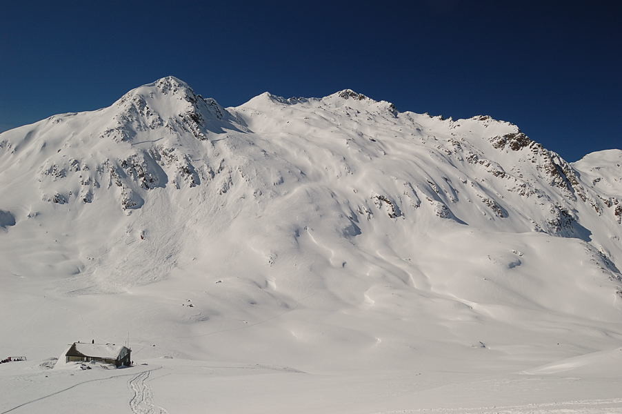 Pendii E del Six Madum salendo al Piz Cavradis