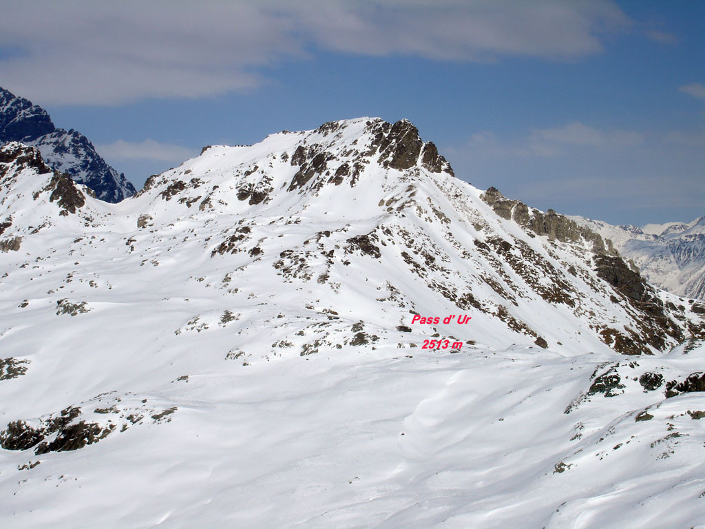 Il Corno Campascio o Corno delle Ruzze 2808 m versante SW.