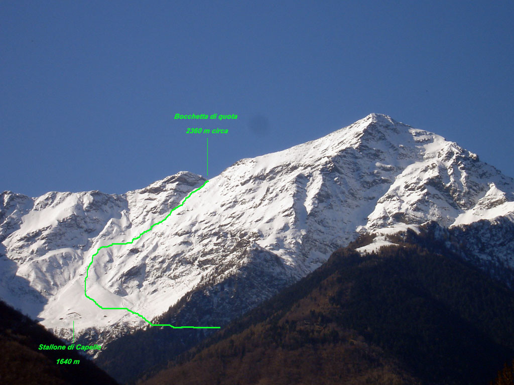 L'itinerario sciistico al Monte Legnone 2610 m, visto da Mantello.