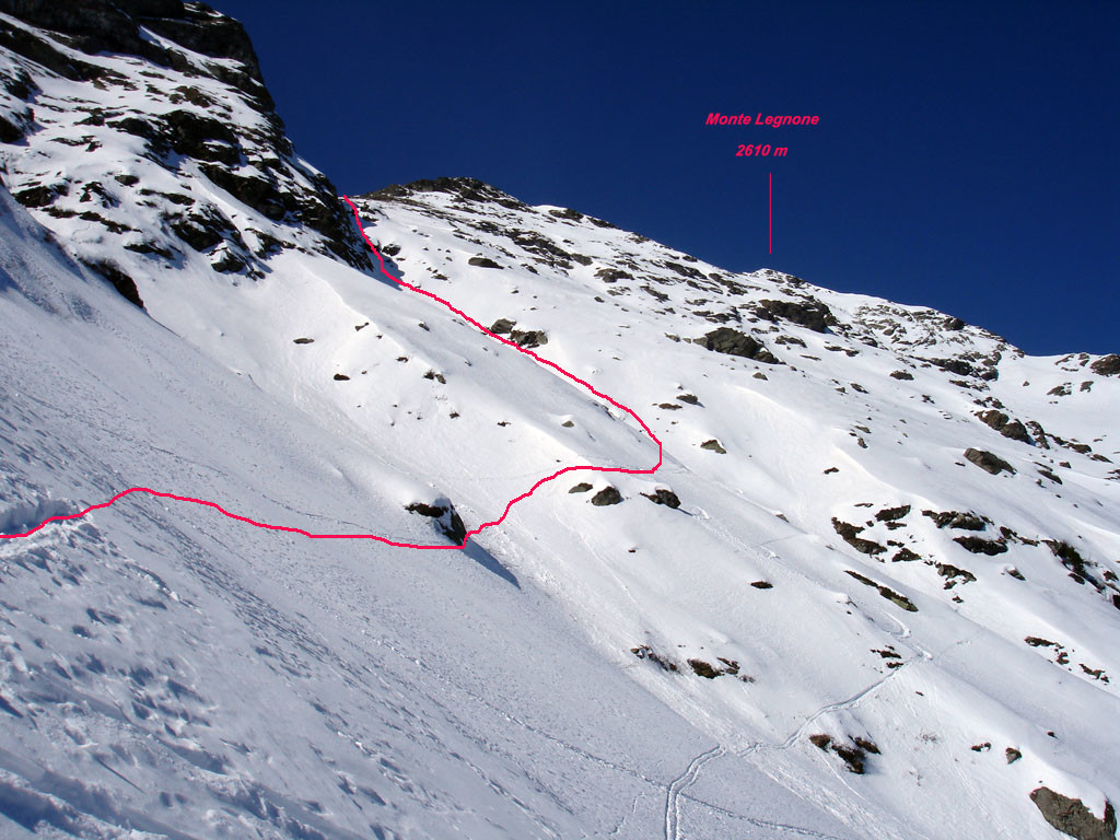 I ripidi canali di S 4, del versante ENE al Monte Legnone, con parte dell'itinerario.