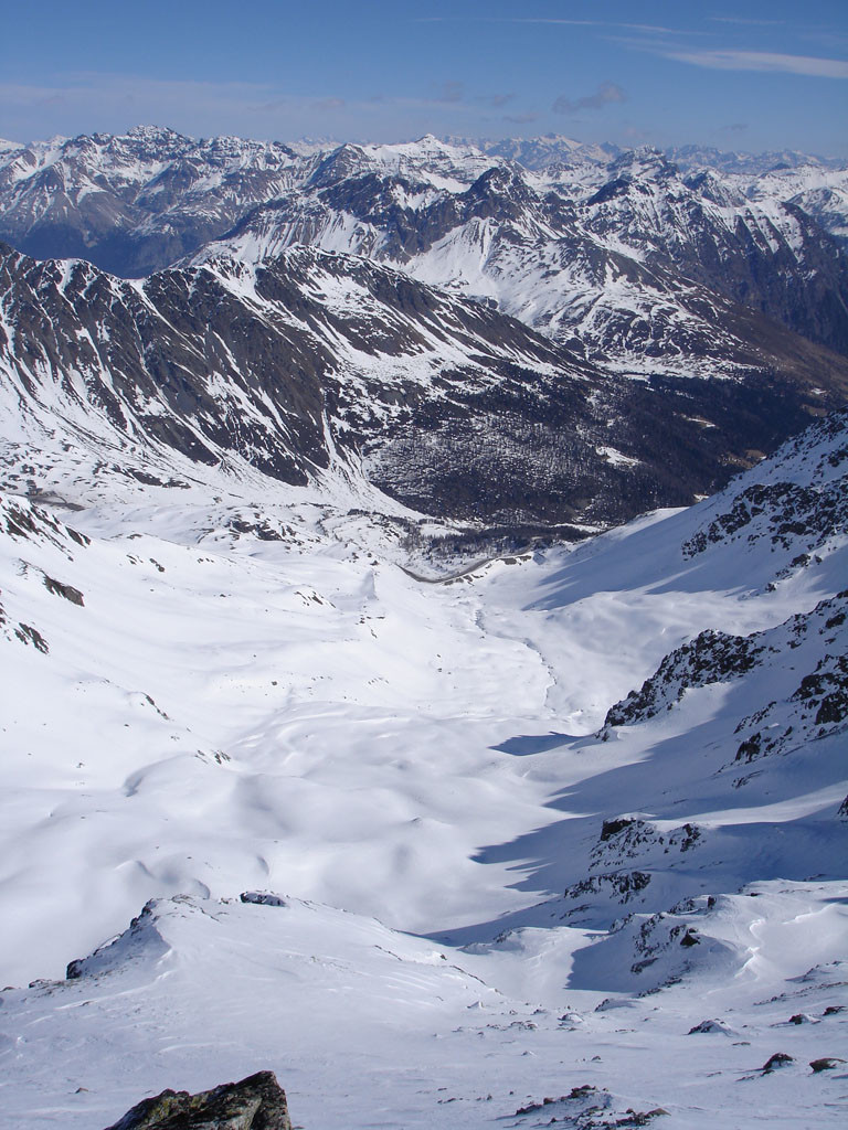 La Vallaccia Corta, ripresa dalla cima del Monte Forcellina 3087 m.
