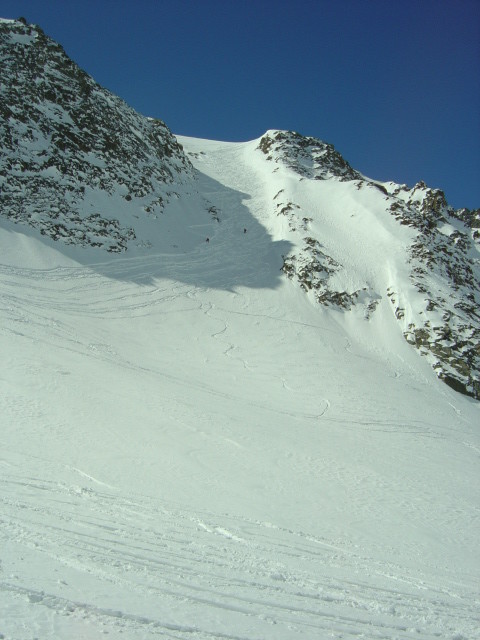 Le couloir de la rive droite du glacier de Valsorey