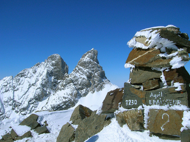 Aiguille de l'Epaisseur - le cairn sommital