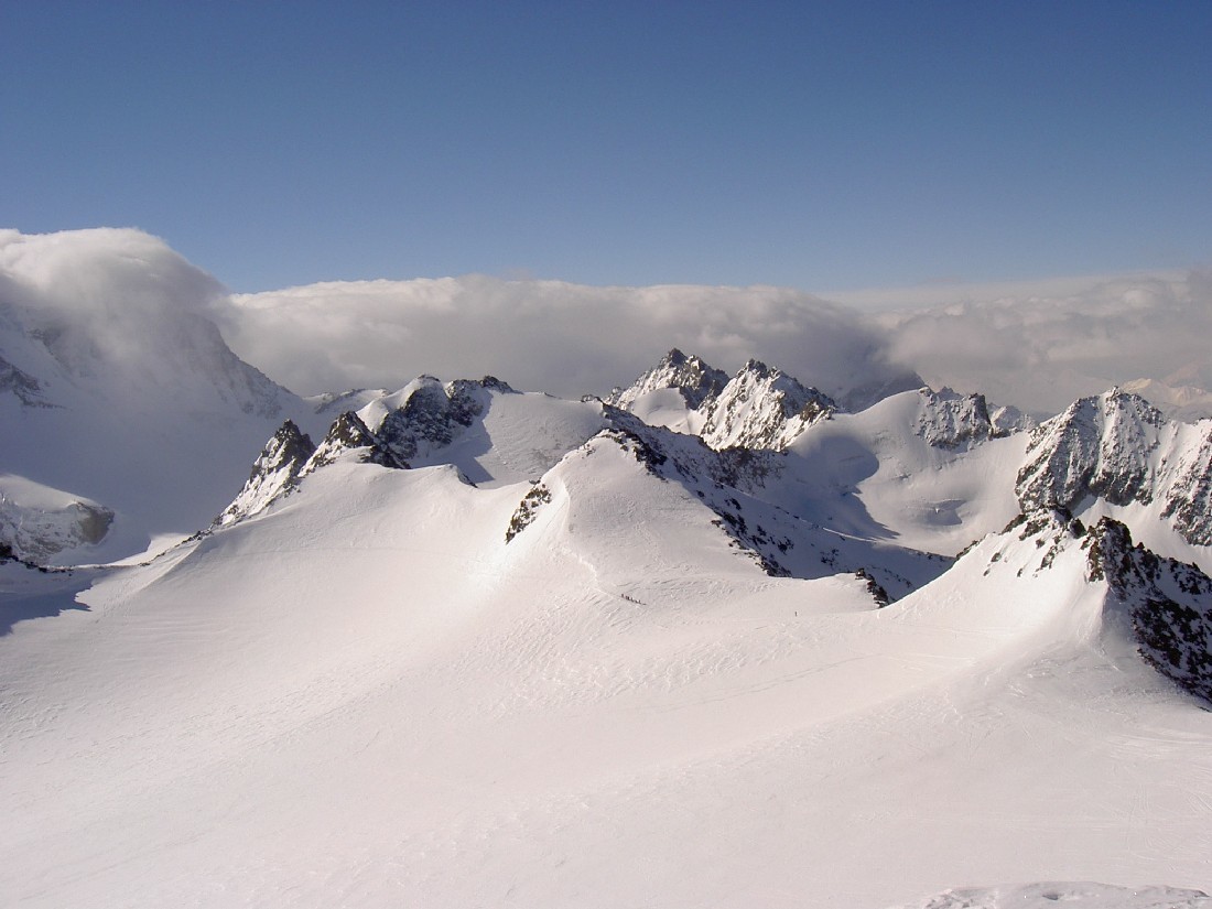 Vue du Sommet du Petit Combin - Nuage sur le grand et mer de nuages au sud