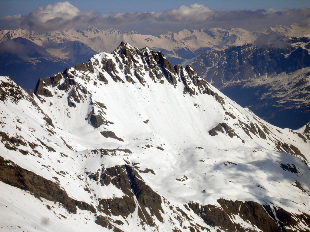Il Piz Arblatsch 3203 m, dalla cima del Piz Platta 3392 m.