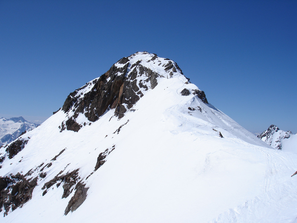 L'ultimo tratto alla Punta Cadini 3524 m dalla cresta NE.