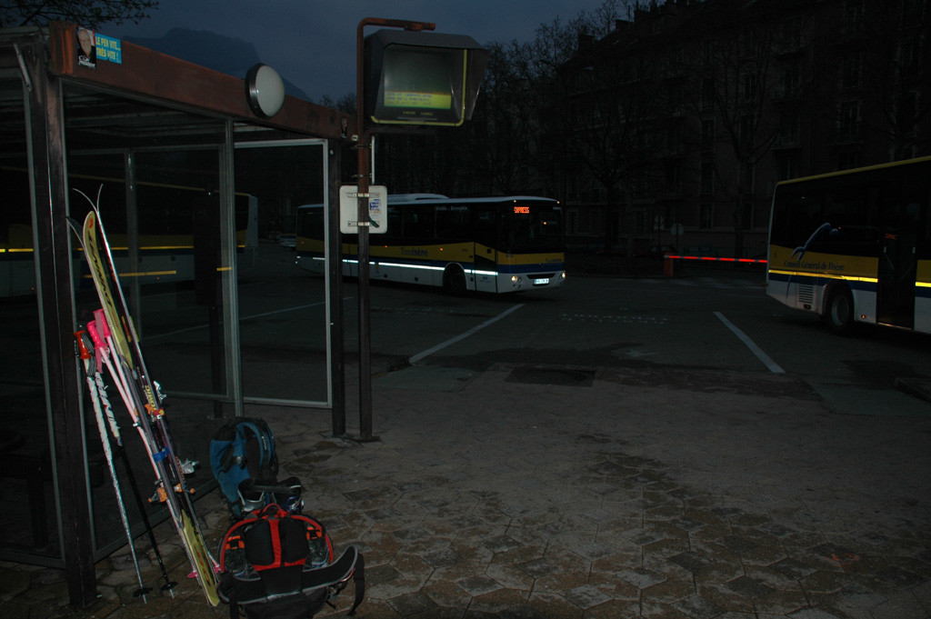 De bon matin à la gare routière