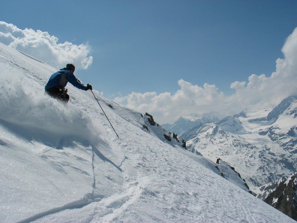 Descente sous le sommet de l'Aouille Tseuque