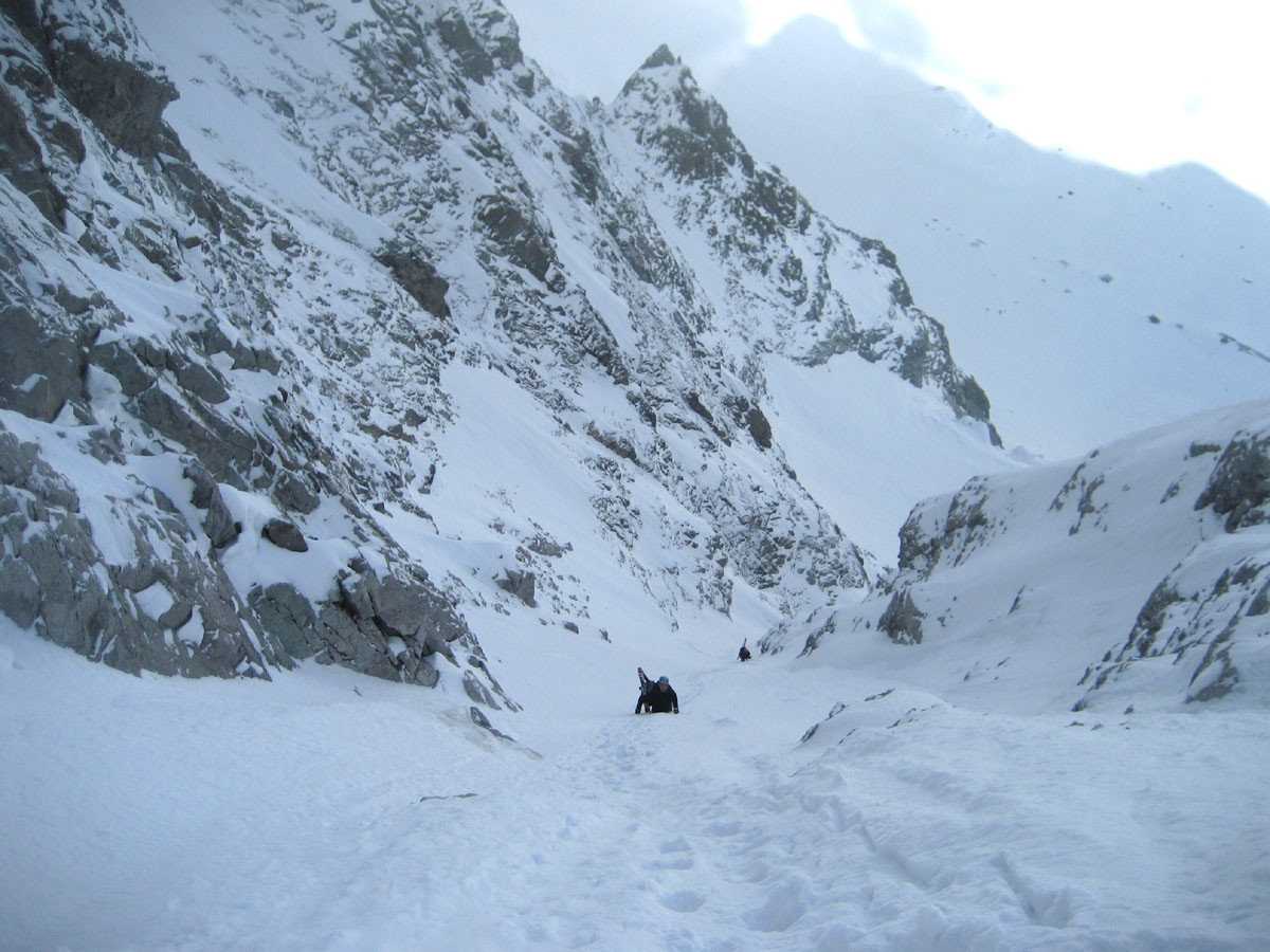 Des alpinistes à pied