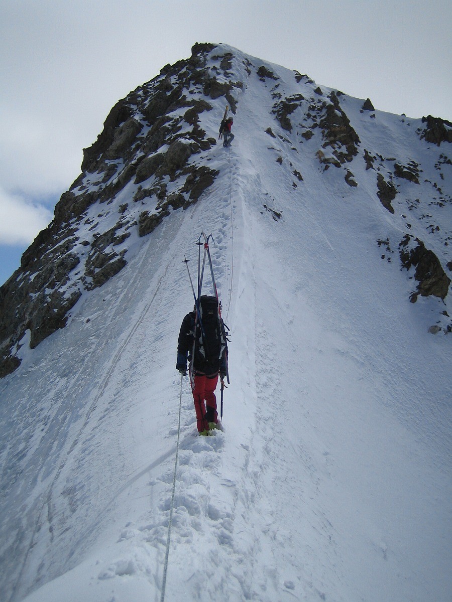 Sur l'arête entre les Aiguilles centrales de Tré la Tête