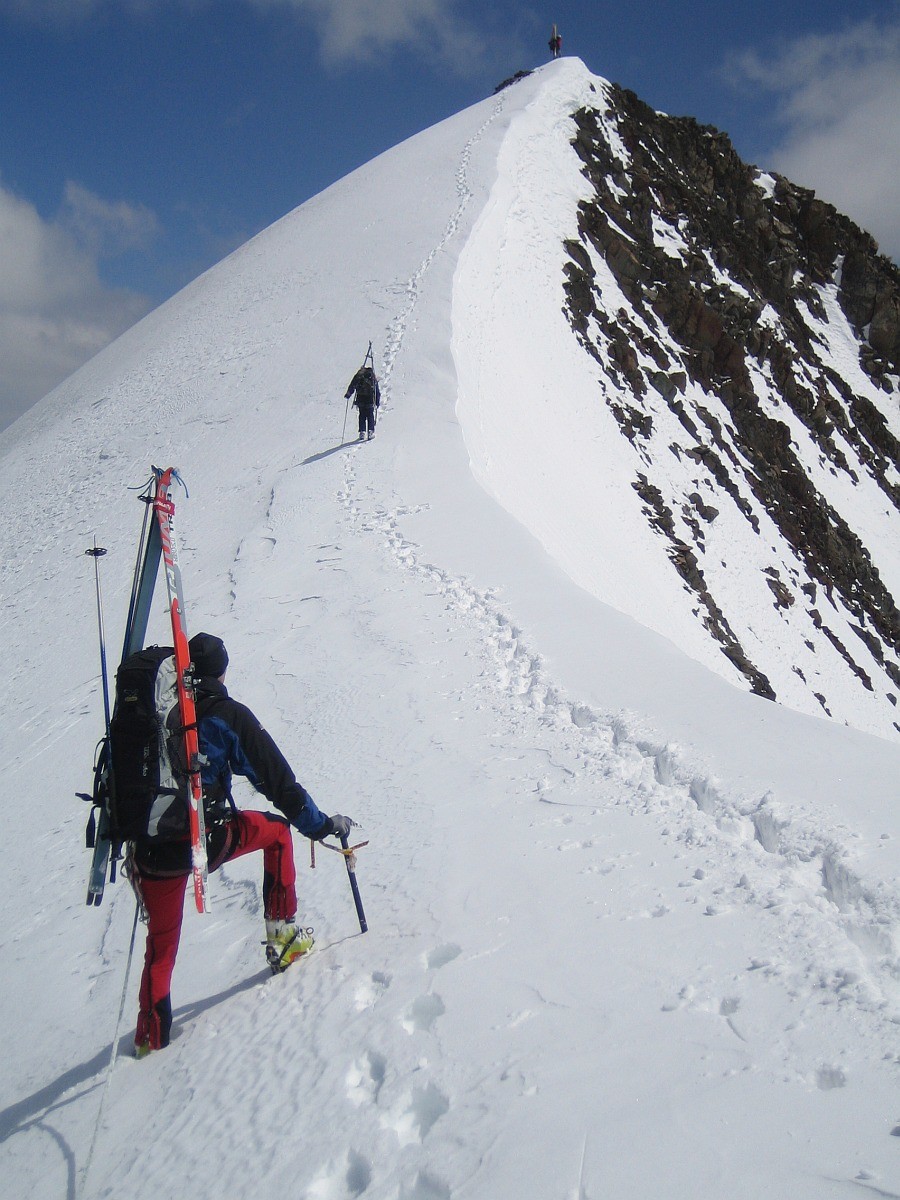 Sur l'arête W de l'Aiguille Orientale de Tré la Tête