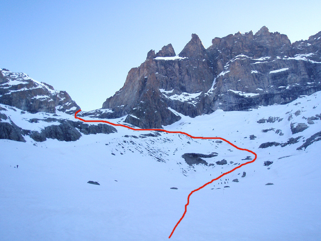 La Brèche de la Meije : à droite de la moraine