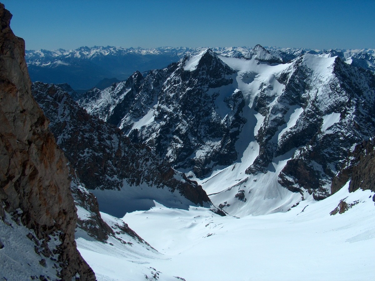 Du Col du Glacier Noir vers le S et le Sélé.