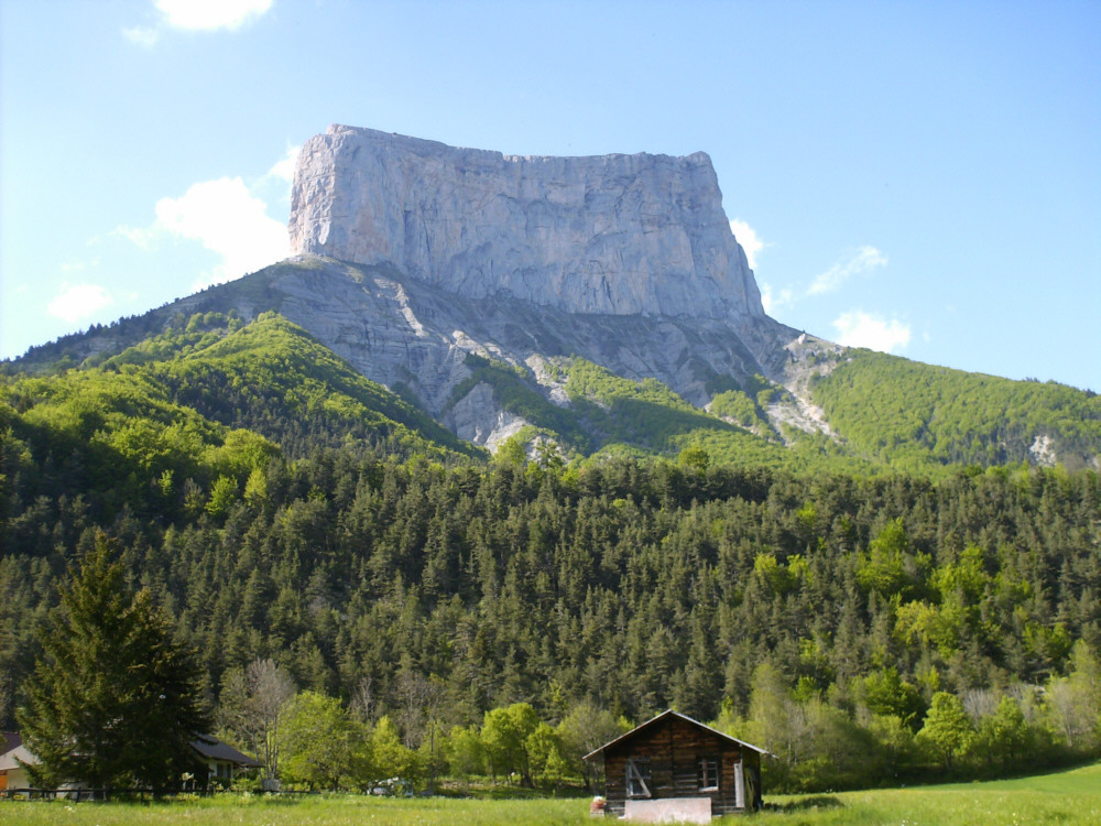 Le Mont Aiguille depuis le hameau de Richardière
