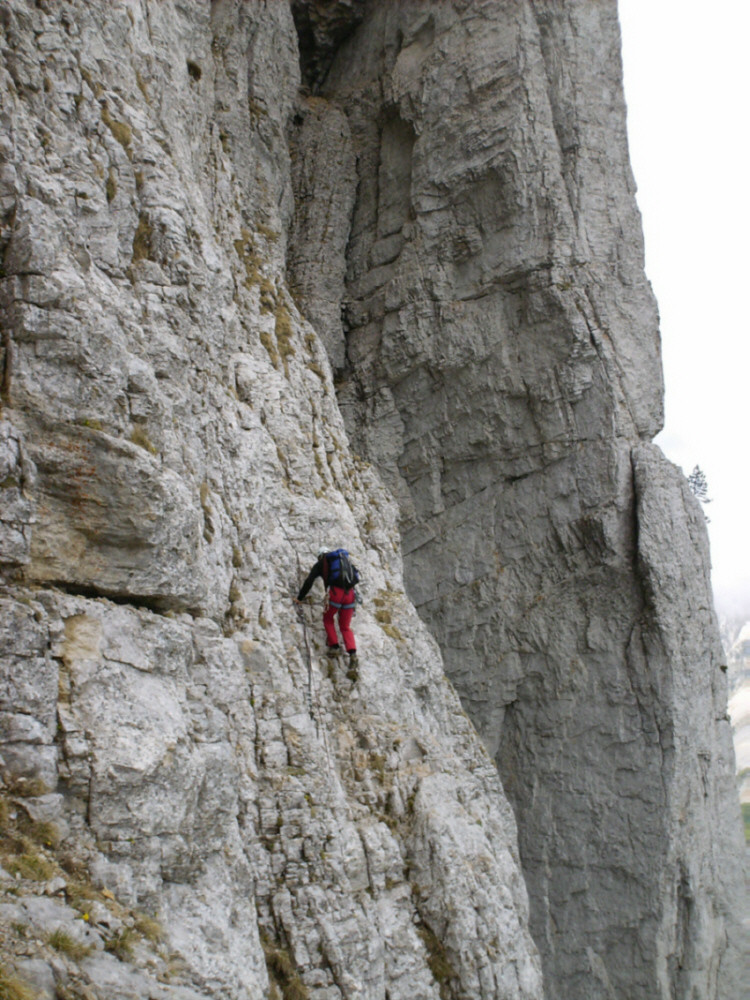 Mont Aiguille - Dans la diagonale du cable avant de passer derrière La Vierge
