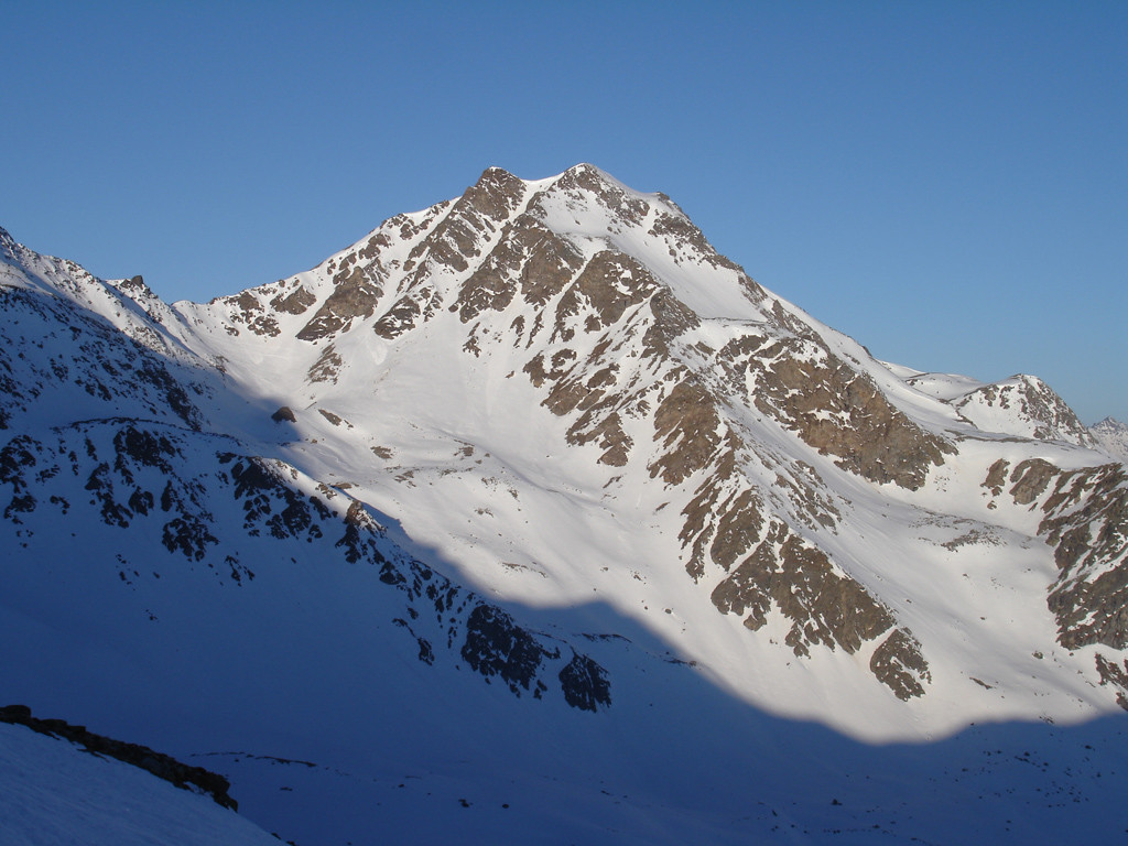 Il Mattwaldhorn 3245 m versante Est, dal colle di 2819 m del Böshorn.
