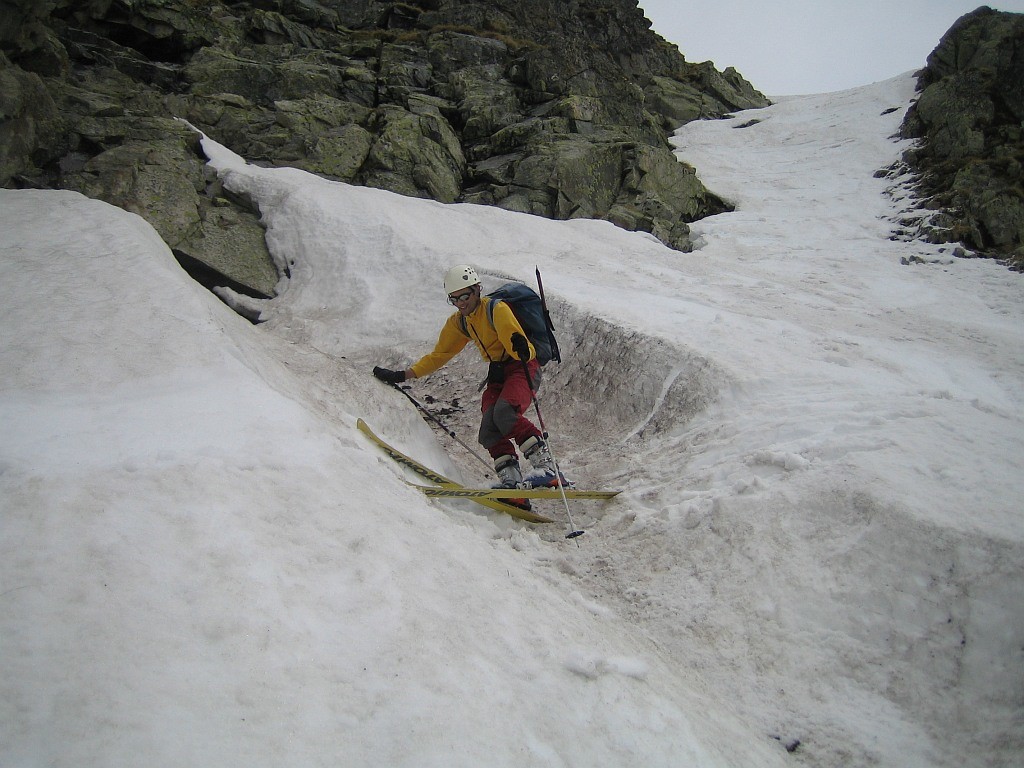Dans le bas du versant W du Toit