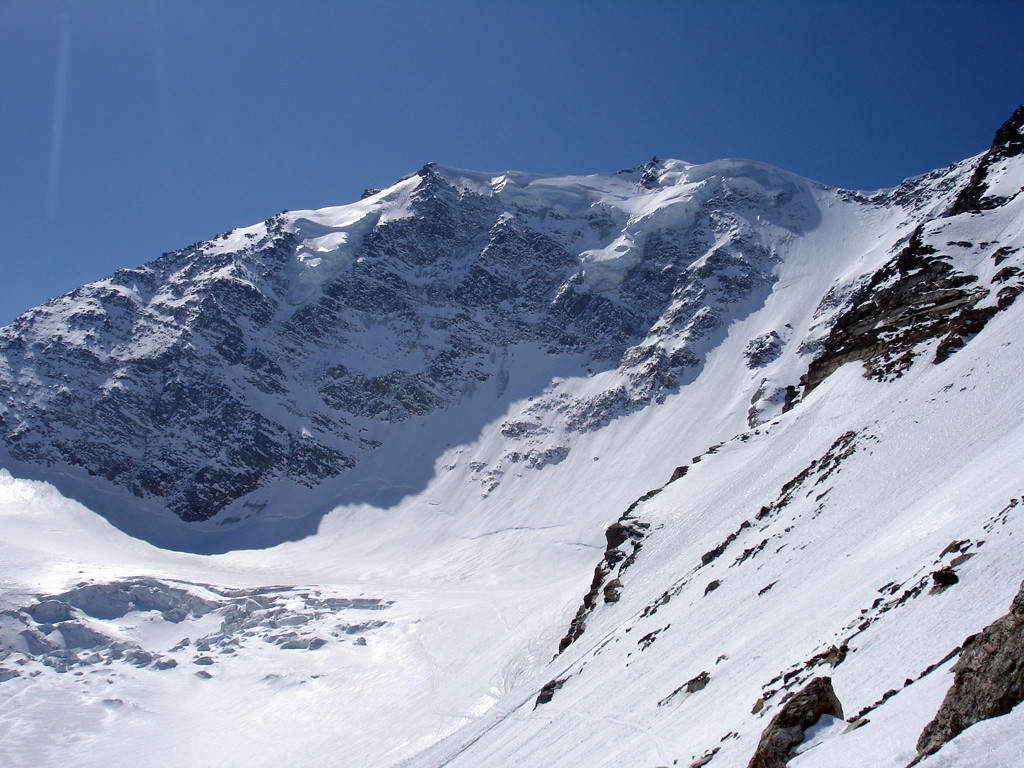 La parete NE del Fletschhorn 3993 m.