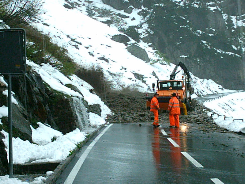 Coulée de boues en travers du Susten Pass