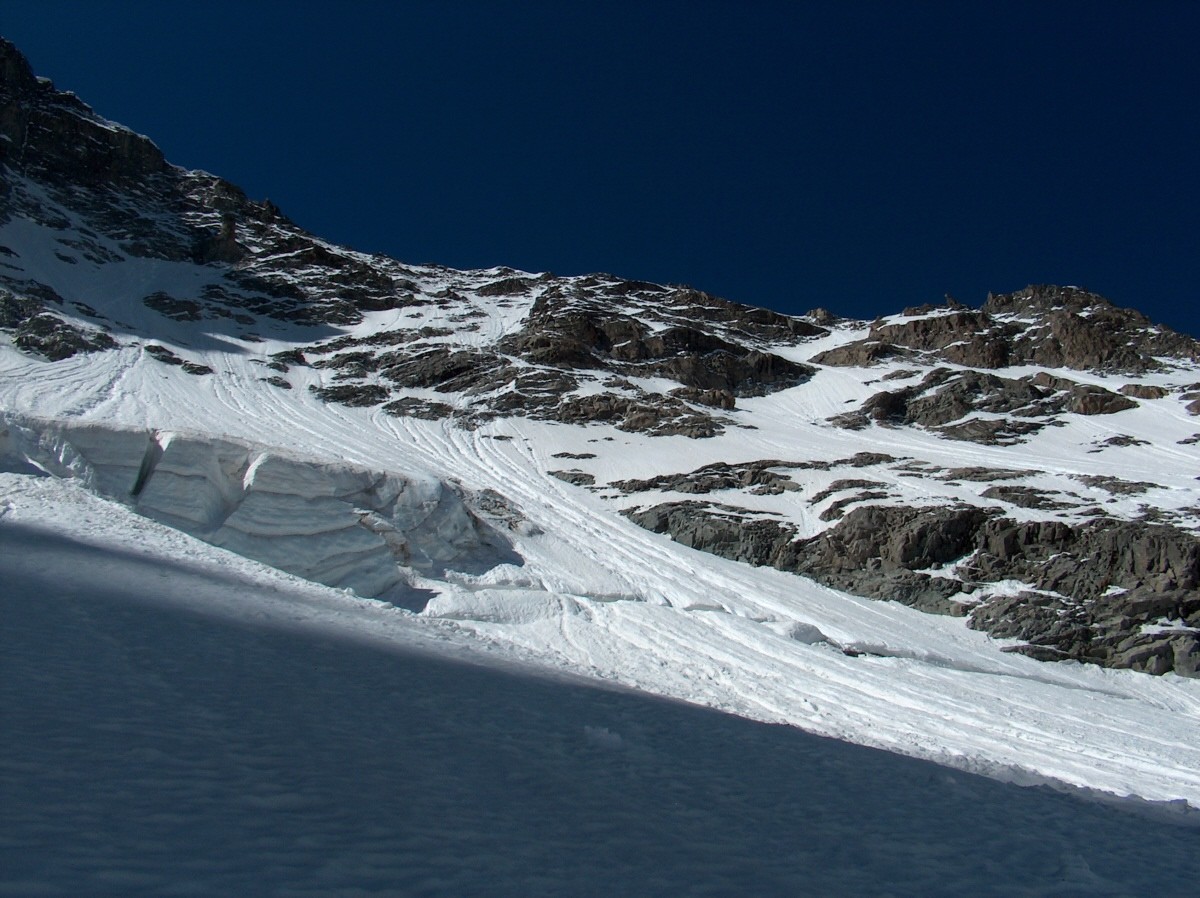 Au pied de la Face N du Flambeau des Ecrins.