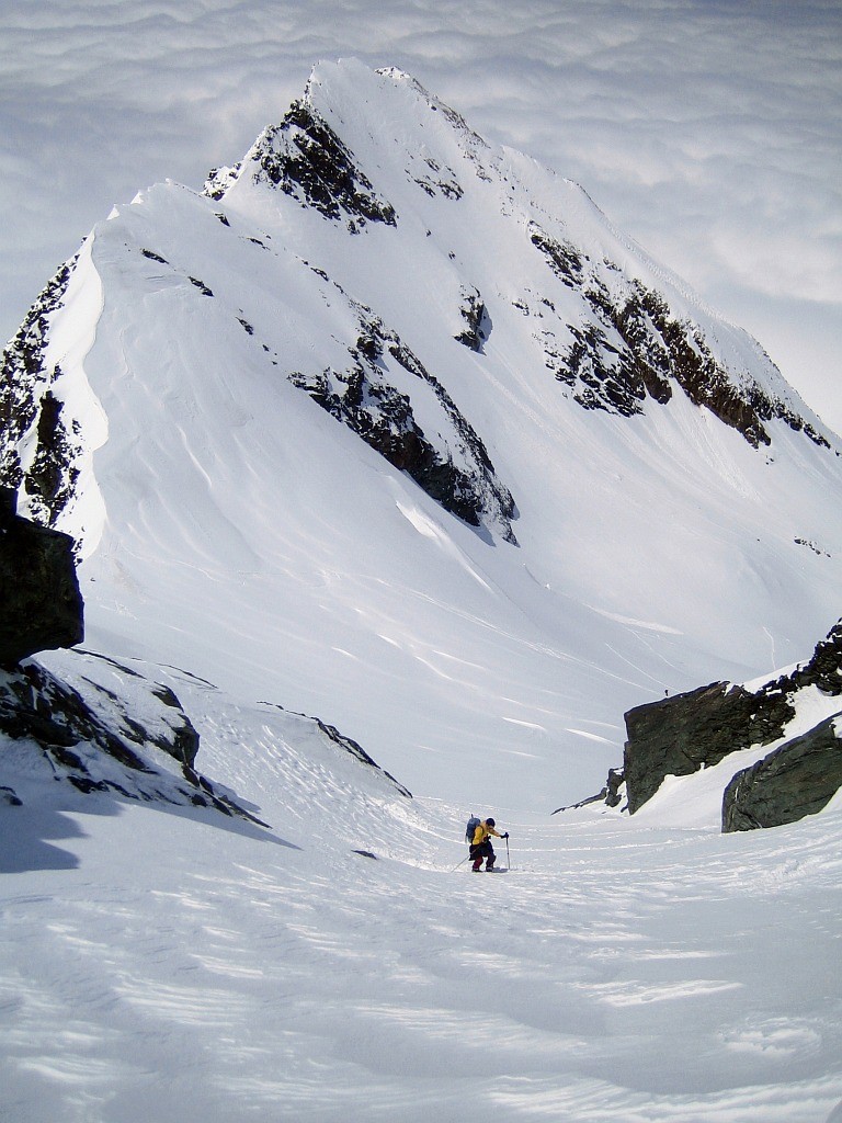 Couloir d'accès à la face N de Turia