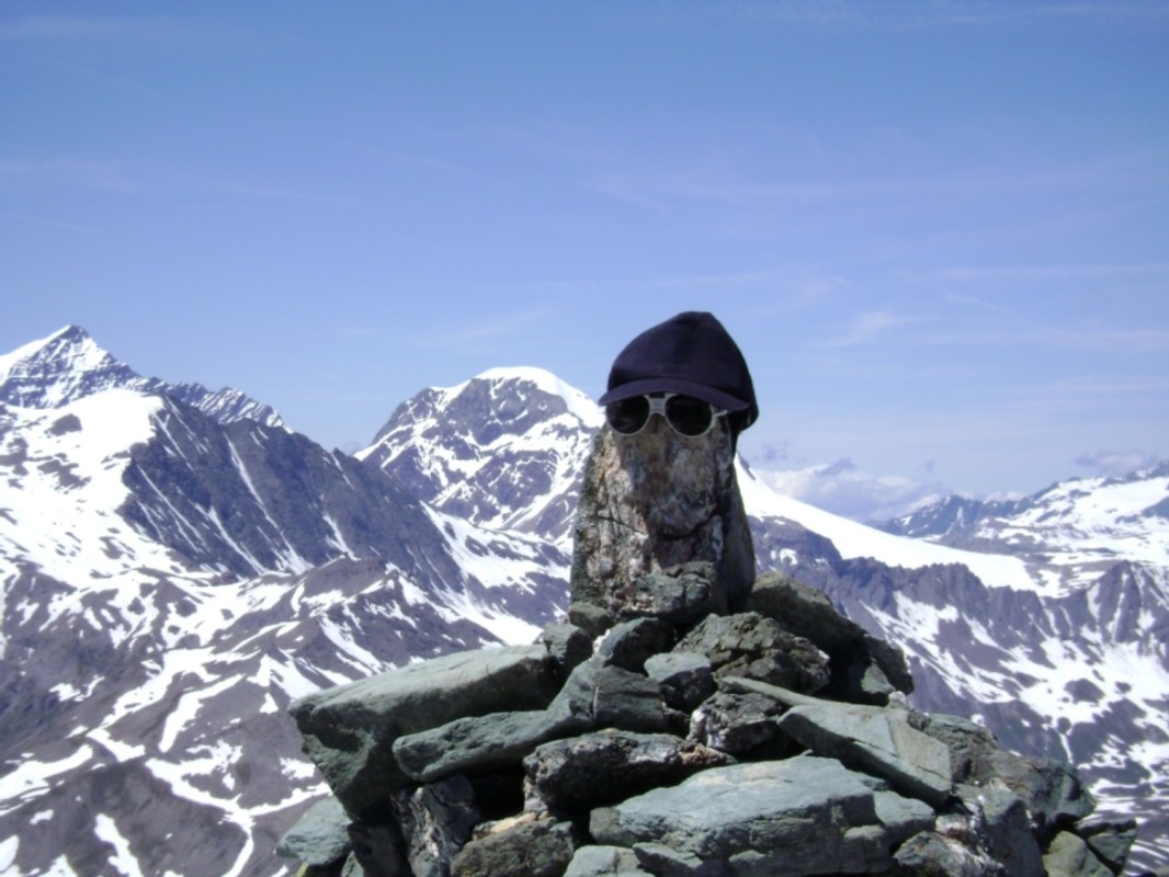 Au sommet, sur fond de Grande Casse et de Bellecote