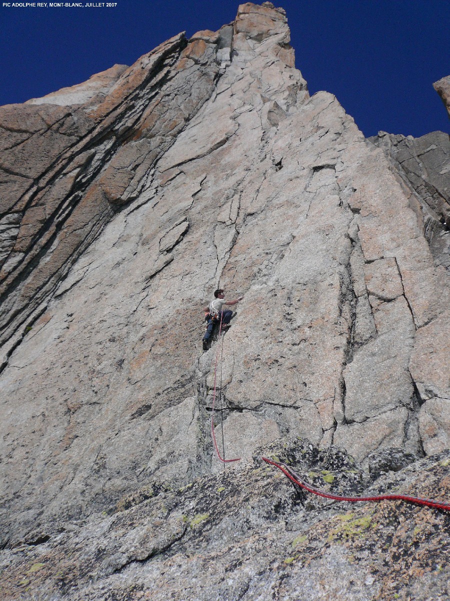 Francesco dans le mur fissuré au dessus de la jonction avec la voie Bettembourg.