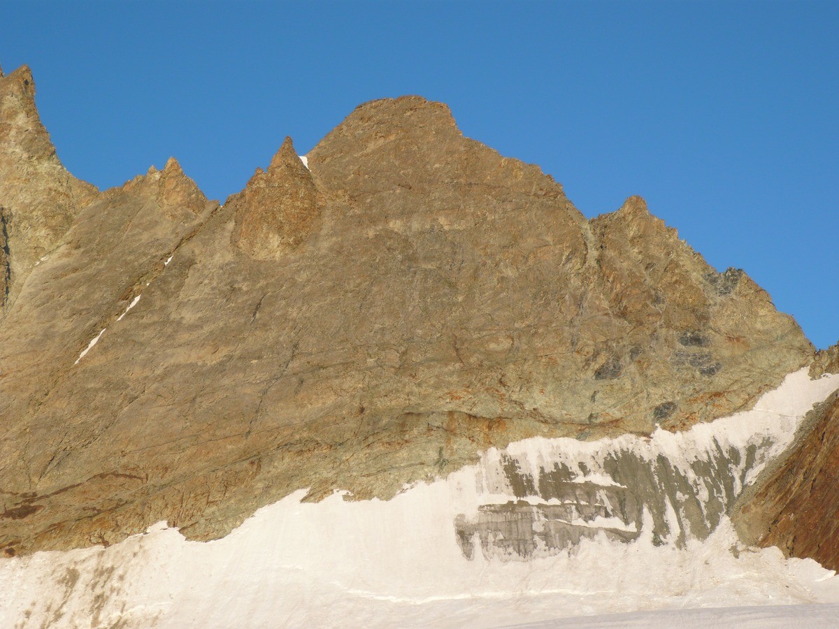 Aig. rouges d'Arolla sommet N