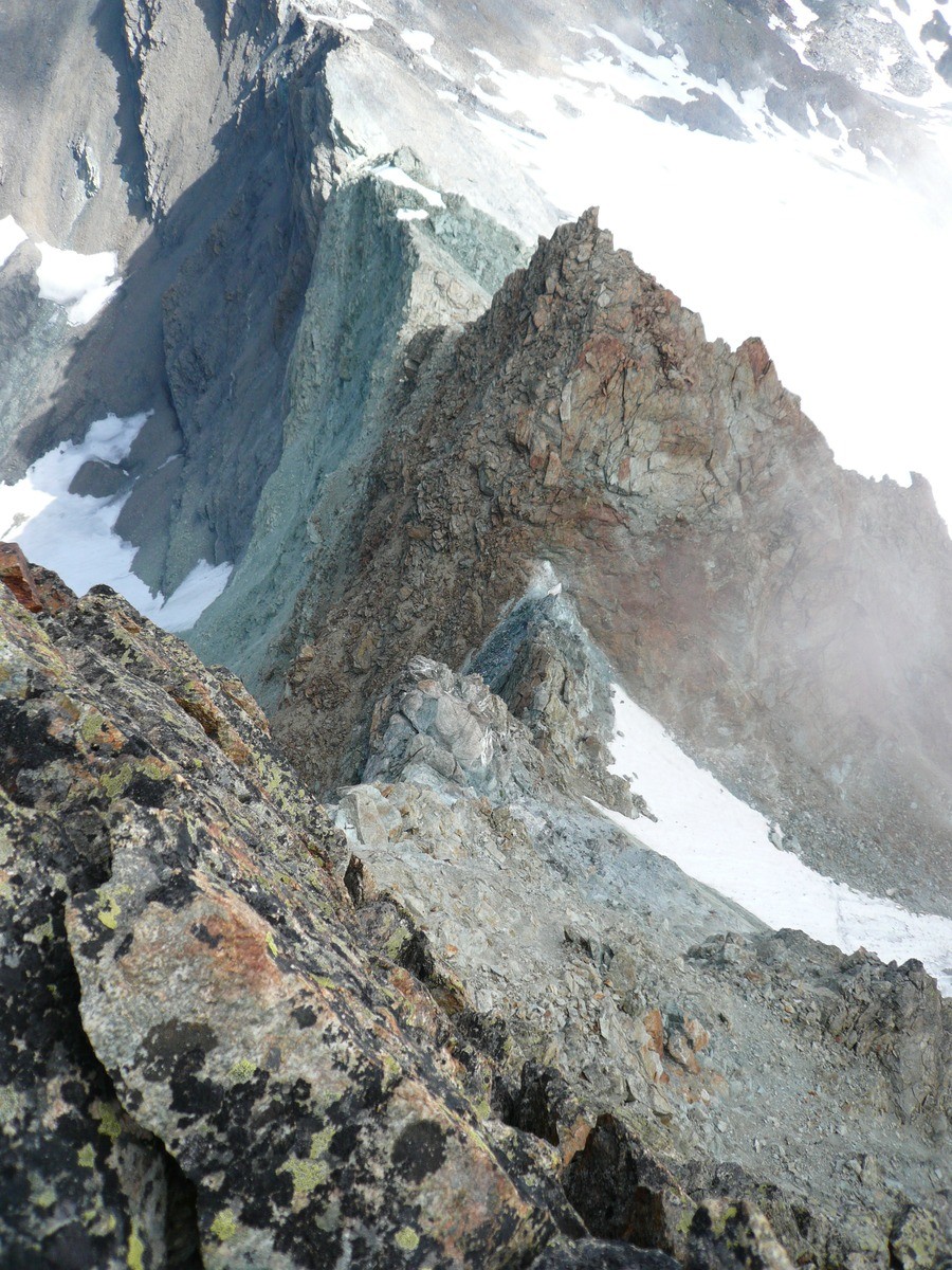 vue plongeante sur l'arête N du sommet N