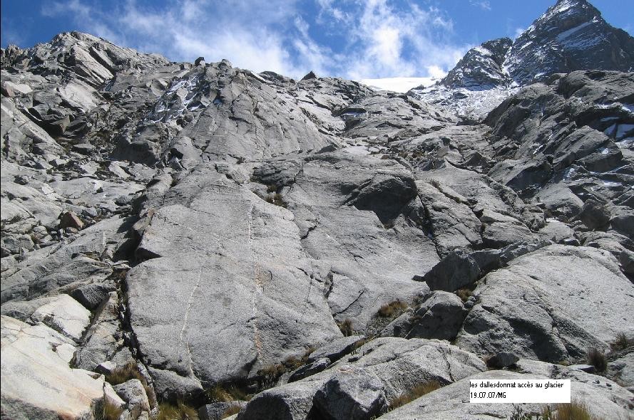 les dalles donnant accès au glacier