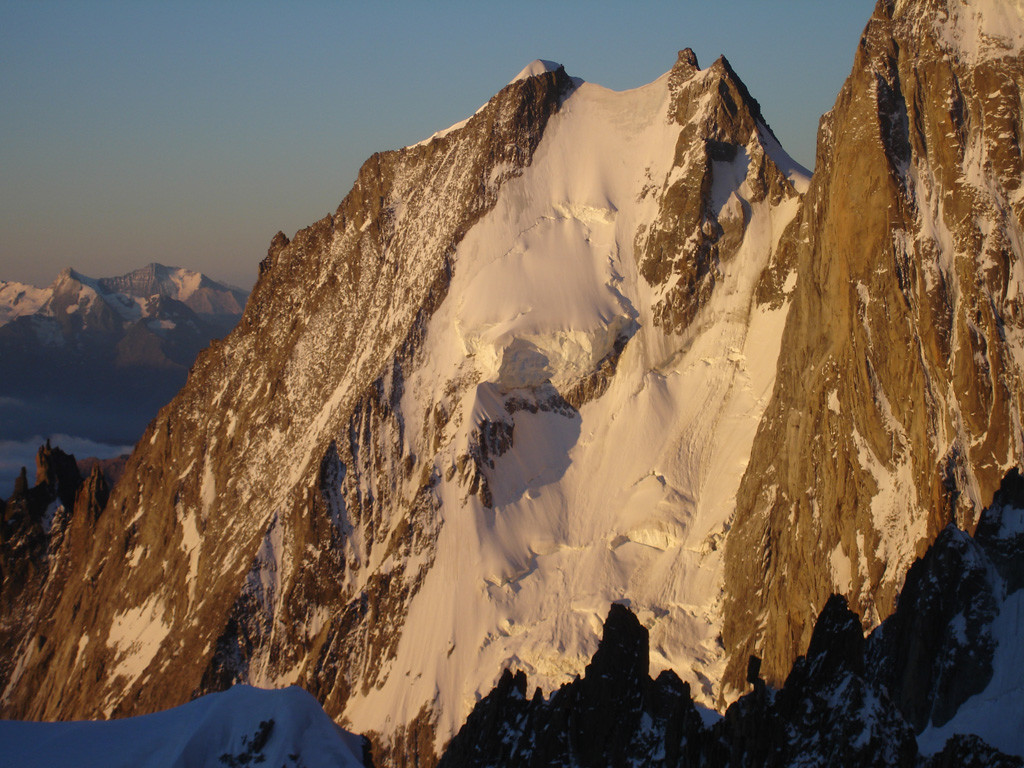 La parete N dell'Aiguille Blanche de Peuterey 4112 m.